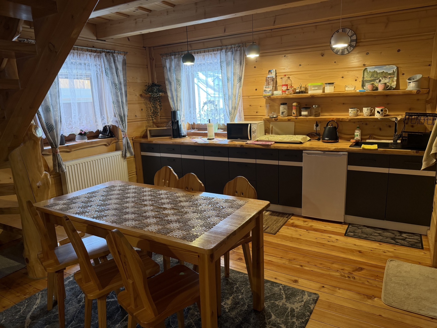 Aneks kuchenny i salon – ujęcie 1