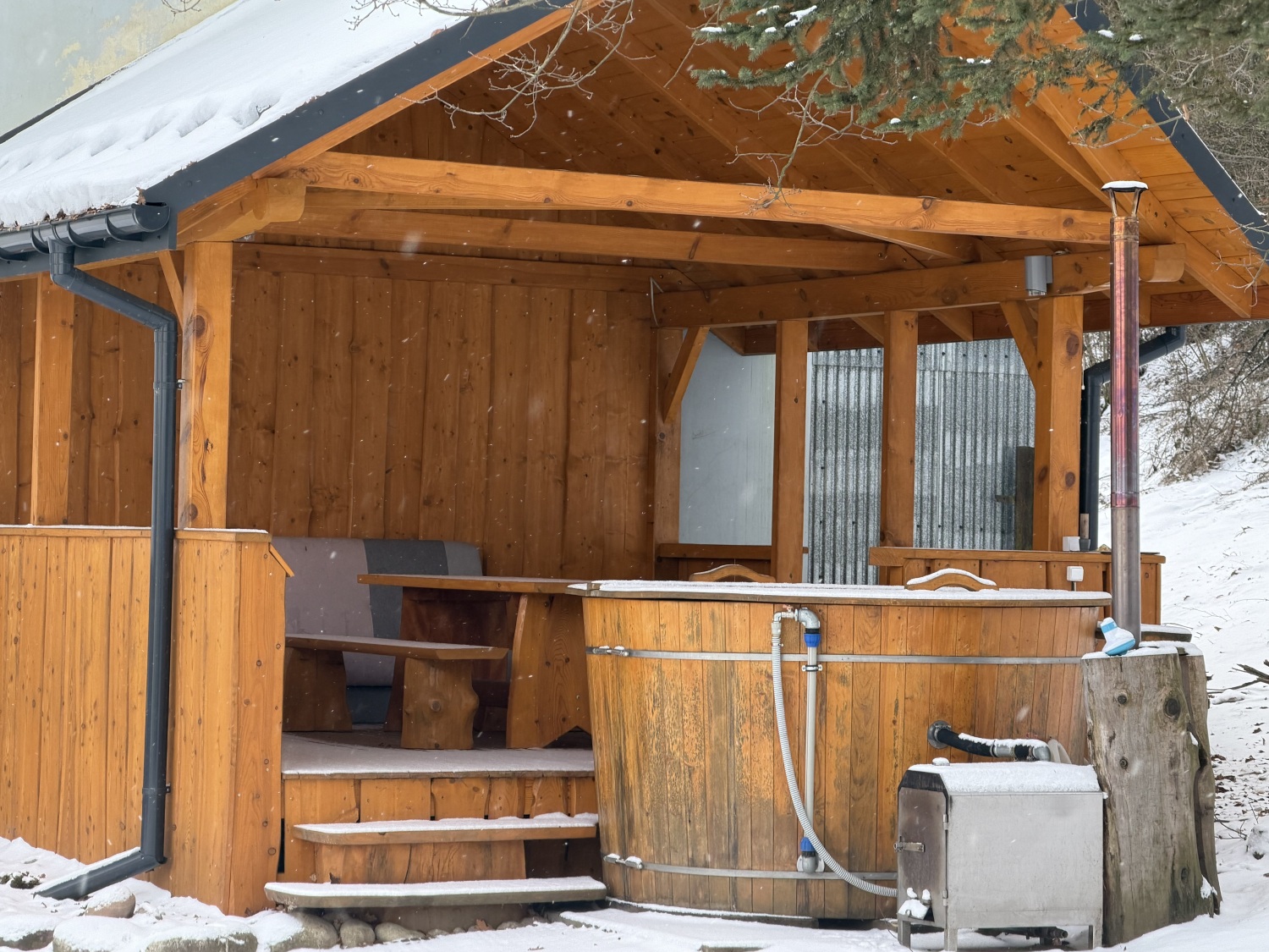 Domek z zewnątrz – ujęcie 4